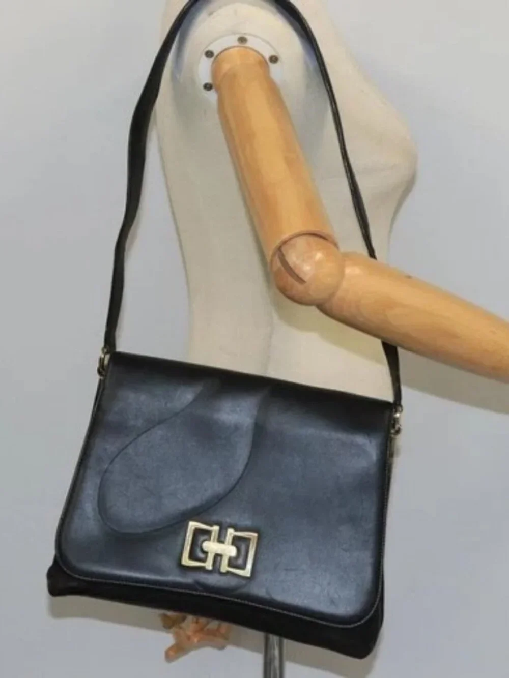 Salvatore Ferragamo Shoulder Bag Leather Black Gold Auth am7272